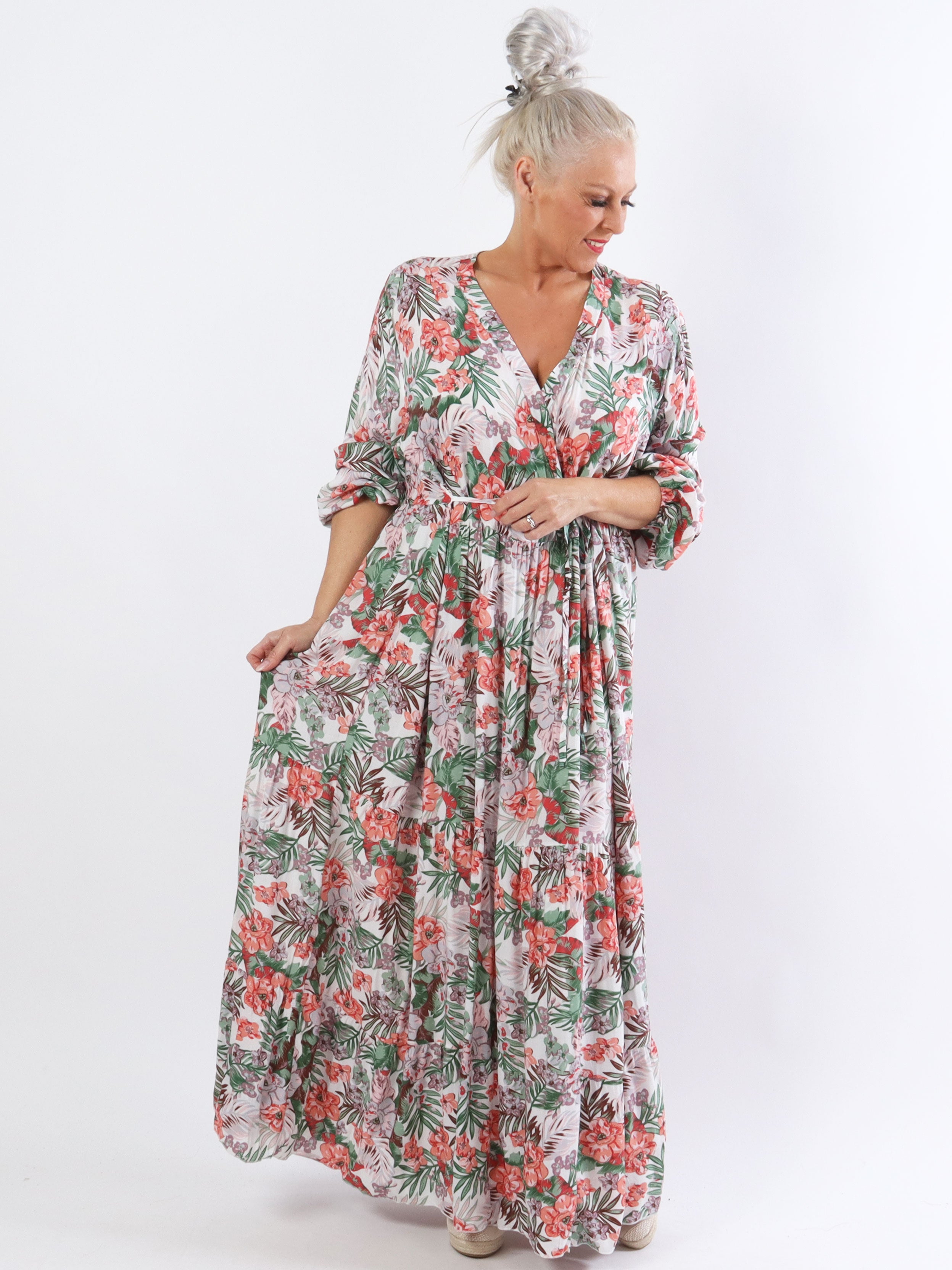 Alasca lydia - Plus size kjole i blødt stof med palmeblade og blomster